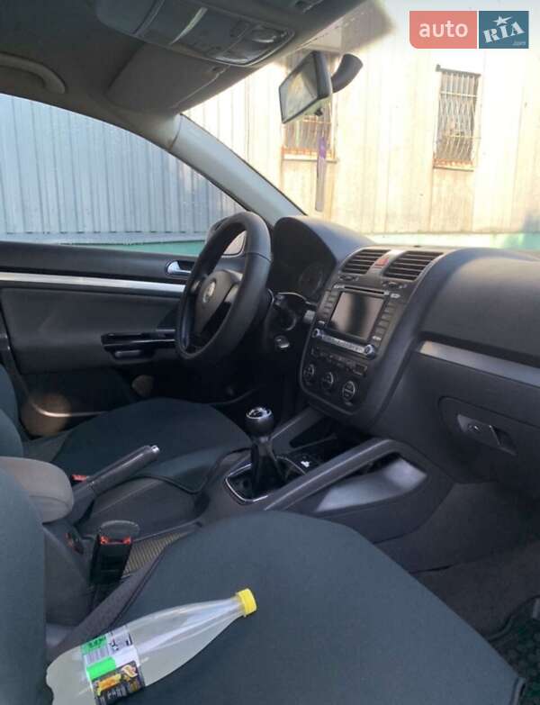 Седан Volkswagen Jetta 2005 в Мукачево