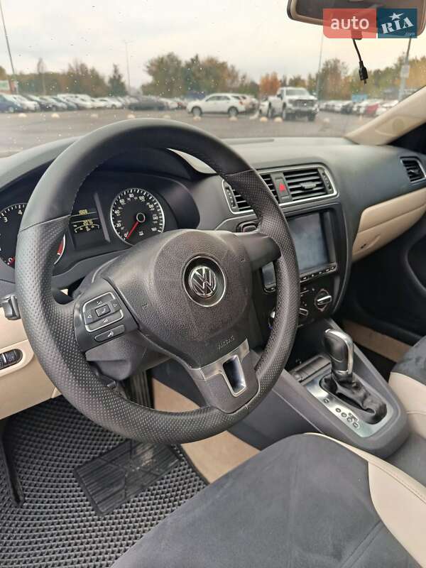 Седан Volkswagen Jetta 2011 в Днепре