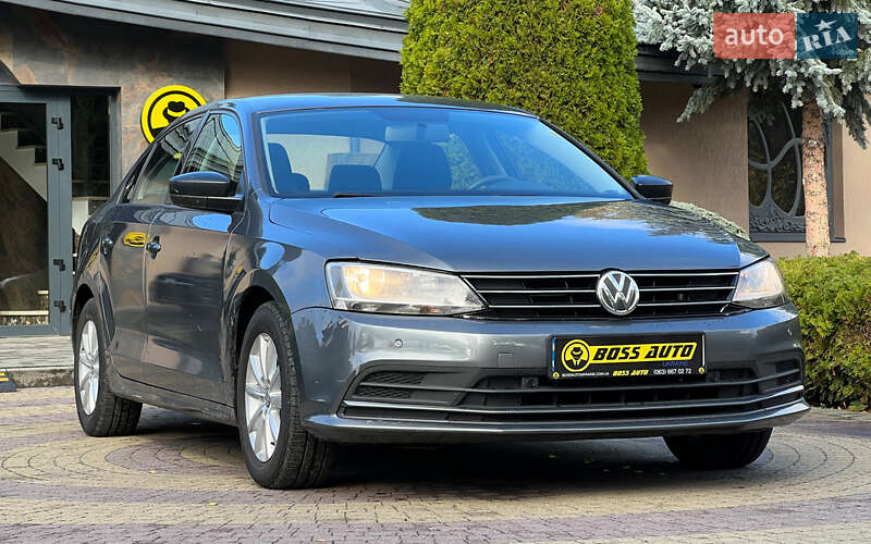 Седан Volkswagen Jetta 2015 в Львове