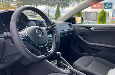 Седан Volkswagen Jetta 2015 в 