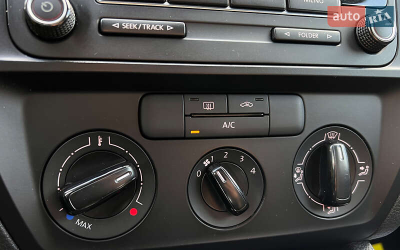 Седан Volkswagen Jetta 2015 в Львове