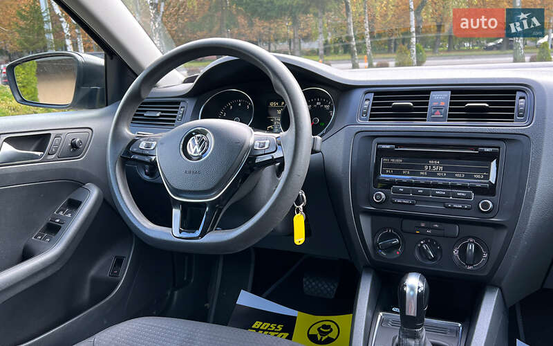 Седан Volkswagen Jetta 2015 в Львове
