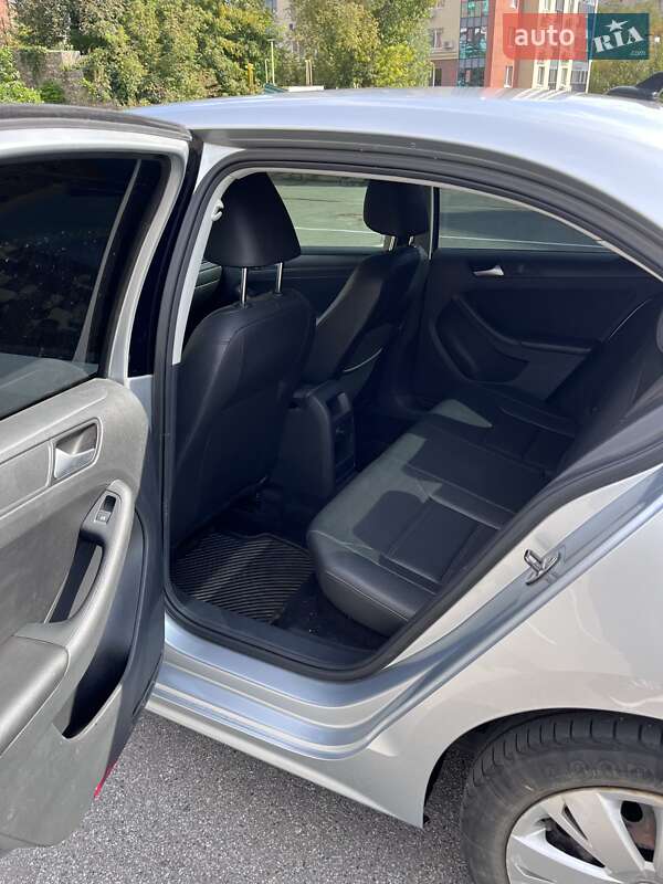 Седан Volkswagen Jetta 2013 в Харкові