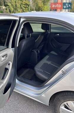 Седан Volkswagen Jetta 2013 в 