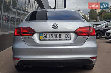 Седан Volkswagen Jetta 2012 в 