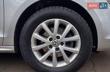 Седан Volkswagen Jetta 2012 в 