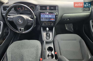 Седан Volkswagen Jetta 2012 в 