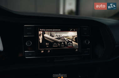 Седан Volkswagen Jetta 2019 в 