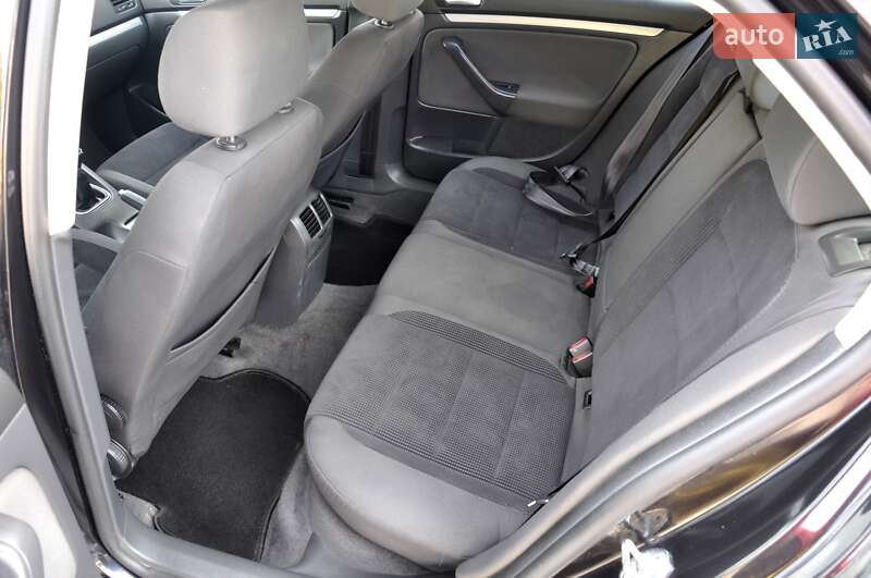 Седан Volkswagen Jetta 2006 в Львове