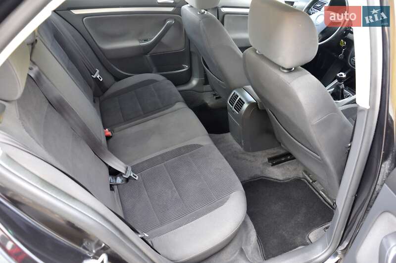 Седан Volkswagen Jetta 2006 в Львове