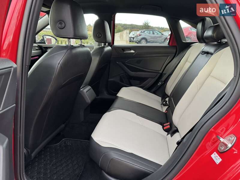 Седан Volkswagen Jetta 2018 в Львове