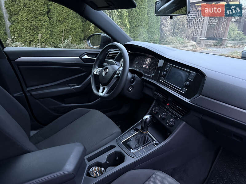 Седан Volkswagen Jetta 2019 в Запоріжжі