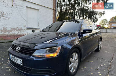 Седан Volkswagen Jetta 2013 в 