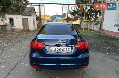 Седан Volkswagen Jetta 2013 в 