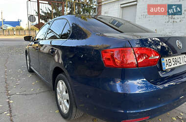 Седан Volkswagen Jetta 2013 в 