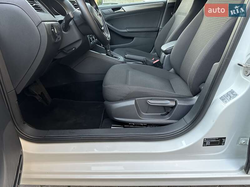 Седан Volkswagen Jetta 2016 в Одессе