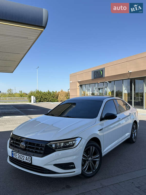 Седан Volkswagen Jetta 2019 в Днепре