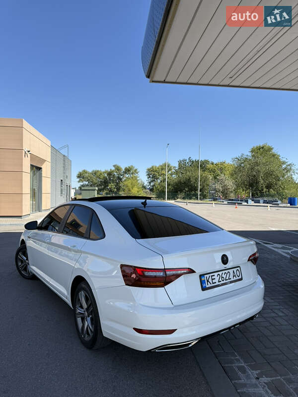 Седан Volkswagen Jetta 2019 в Днепре