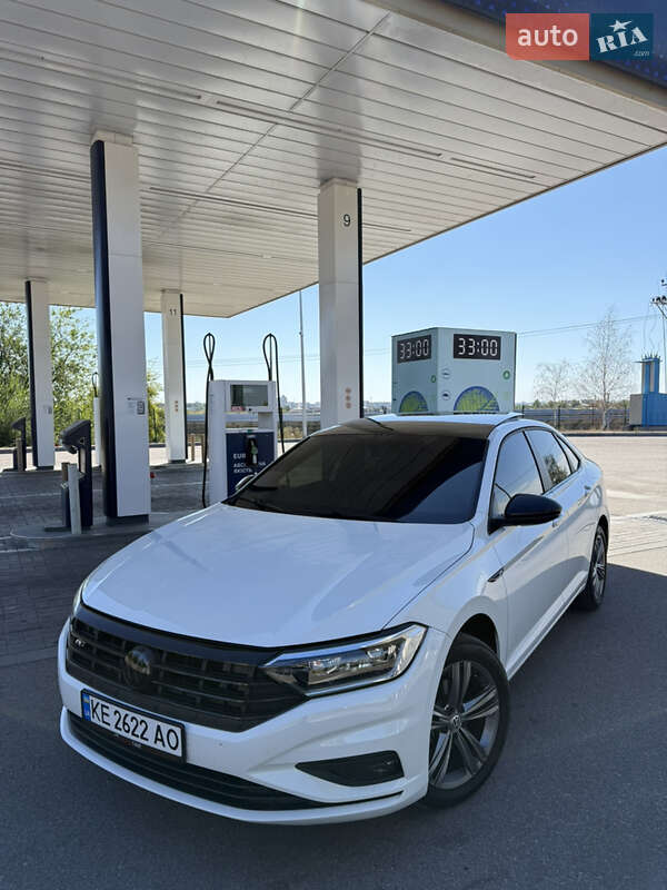 Седан Volkswagen Jetta 2019 в Днепре