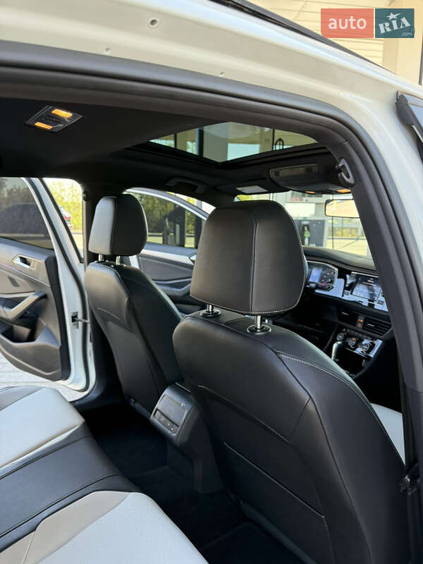 Седан Volkswagen Jetta 2019 в Днепре