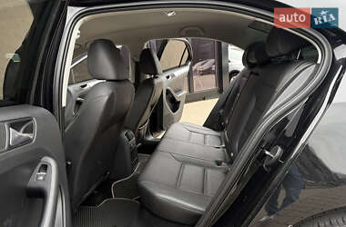 Седан Volkswagen Jetta 2012 в 