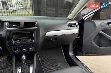 Седан Volkswagen Jetta 2012 в 