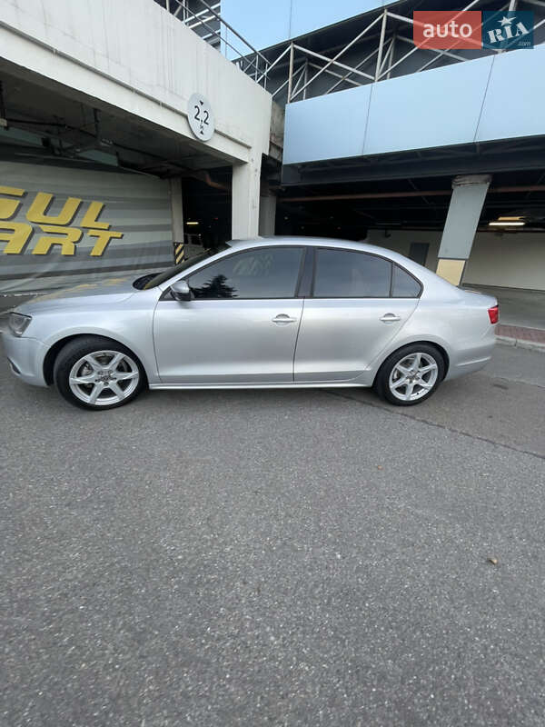 Седан Volkswagen Jetta 2013 в Киеве