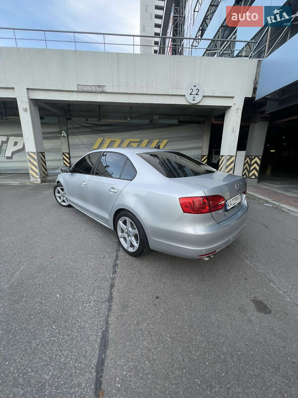 Седан Volkswagen Jetta 2013 в Киеве