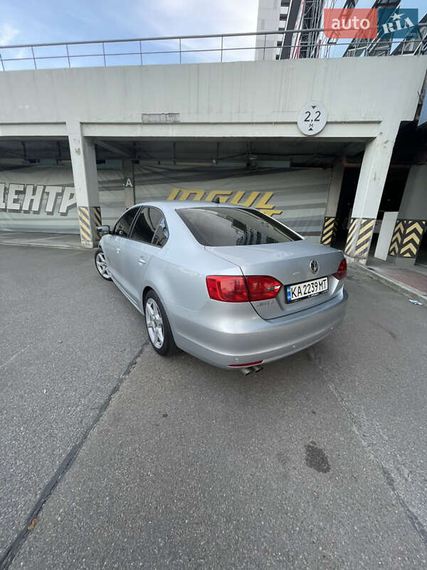 Седан Volkswagen Jetta 2013 в Киеве