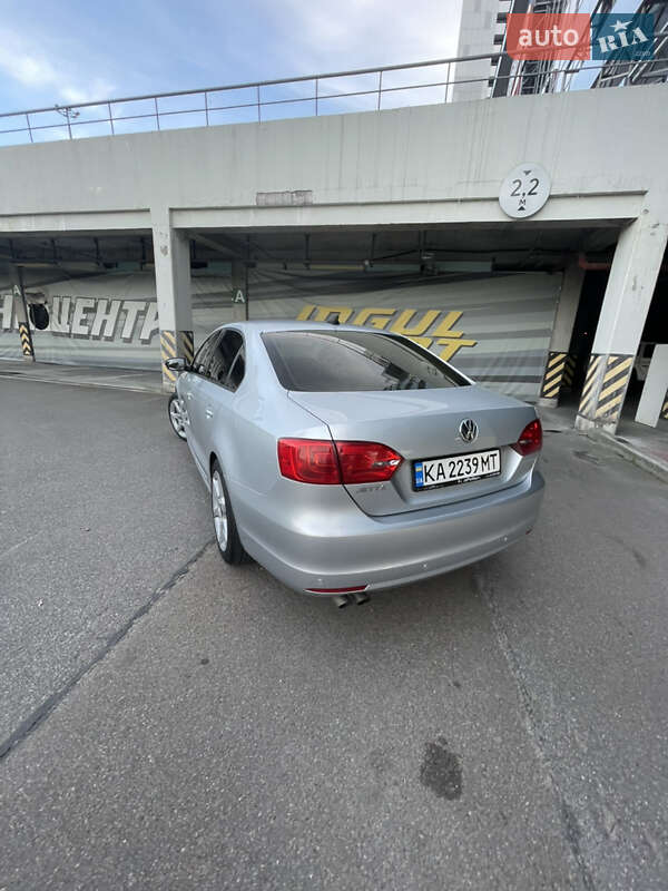Седан Volkswagen Jetta 2013 в Киеве