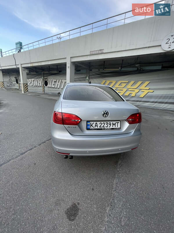 Седан Volkswagen Jetta 2013 в Киеве