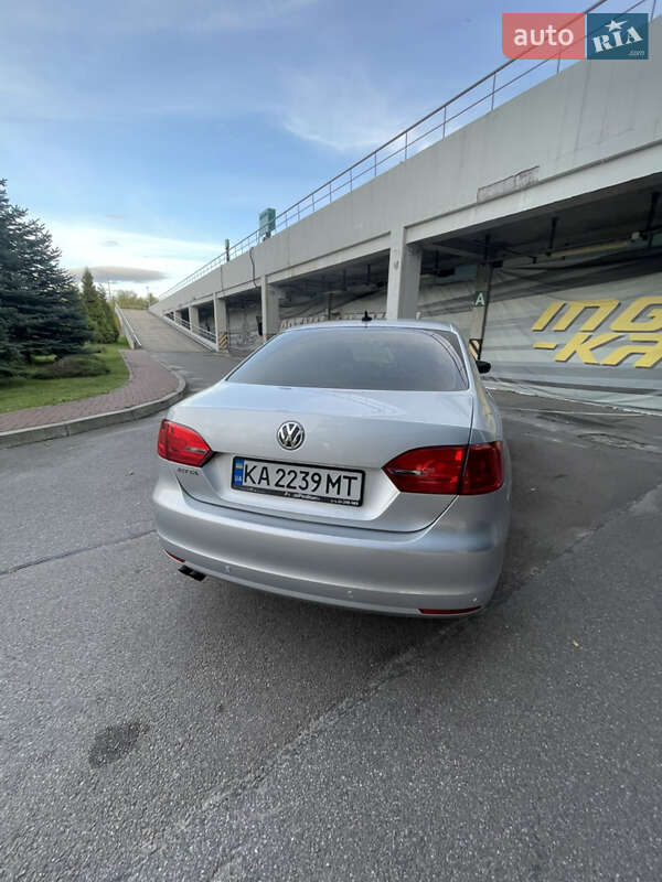 Седан Volkswagen Jetta 2013 в Киеве