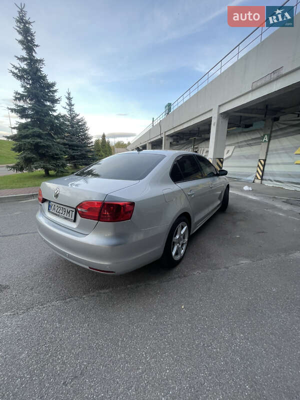 Седан Volkswagen Jetta 2013 в Киеве