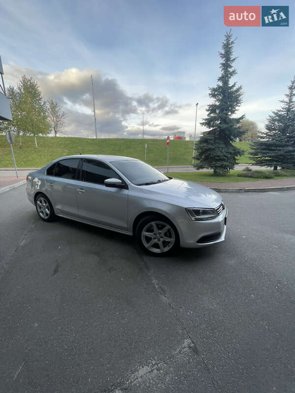 Седан Volkswagen Jetta 2013 в Киеве