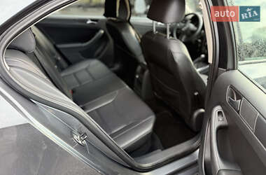 Седан Volkswagen Jetta 2014 в 