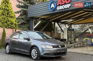 Седан Volkswagen Jetta 2014 в 