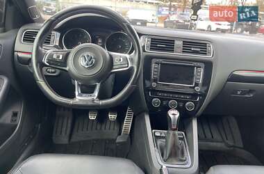 Седан Volkswagen Jetta 2015 в 