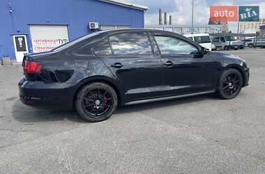 Седан Volkswagen Jetta 2015 в 
