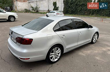Седан Volkswagen Jetta 2012 в 