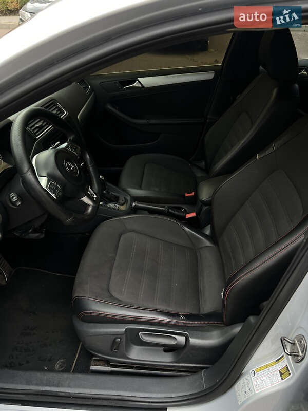 Седан Volkswagen Jetta 2012 в Одесі