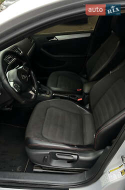 Седан Volkswagen Jetta 2012 в 