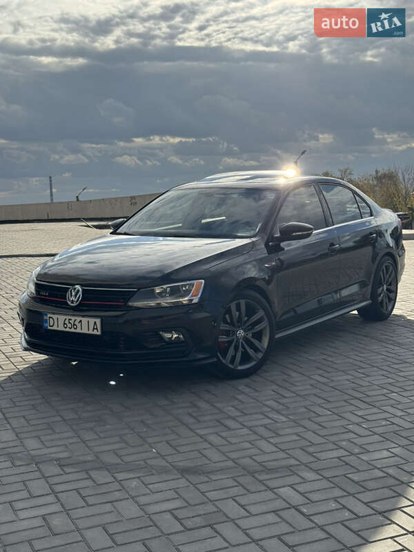 Седан Volkswagen Jetta 2016 в Днепре