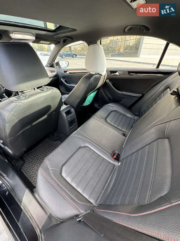 Седан Volkswagen Jetta 2016 в Днепре