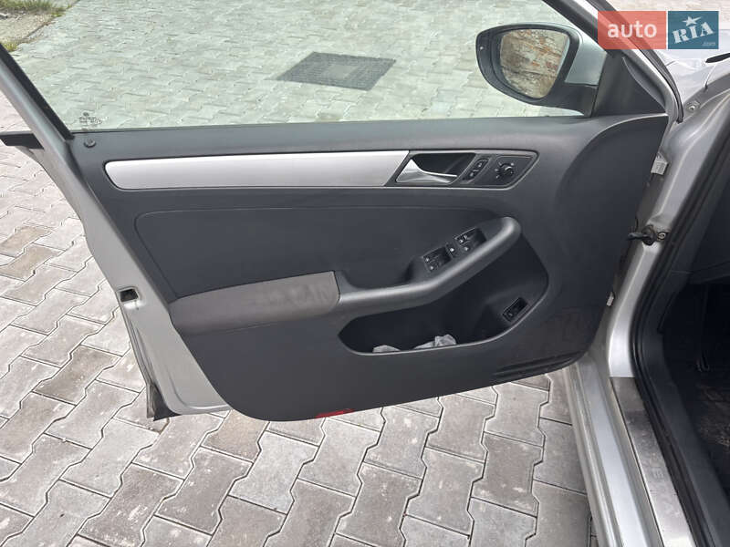 Седан Volkswagen Jetta 2011 в Кам'янці-Бузькій
