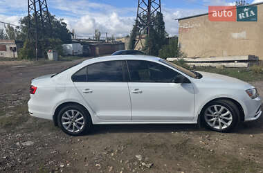 Седан Volkswagen Jetta 2015 в 