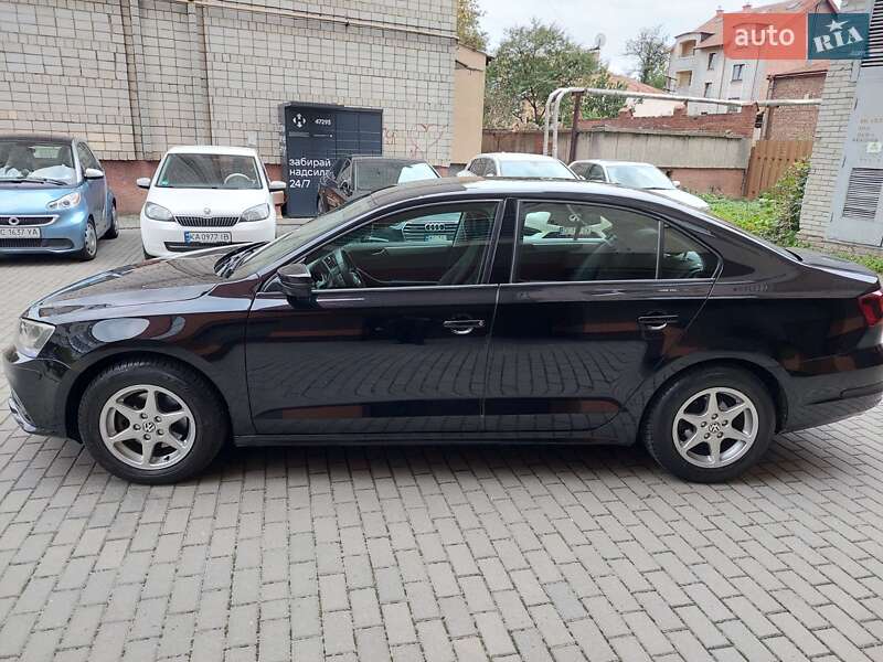 Седан Volkswagen Jetta 2016 в Львове