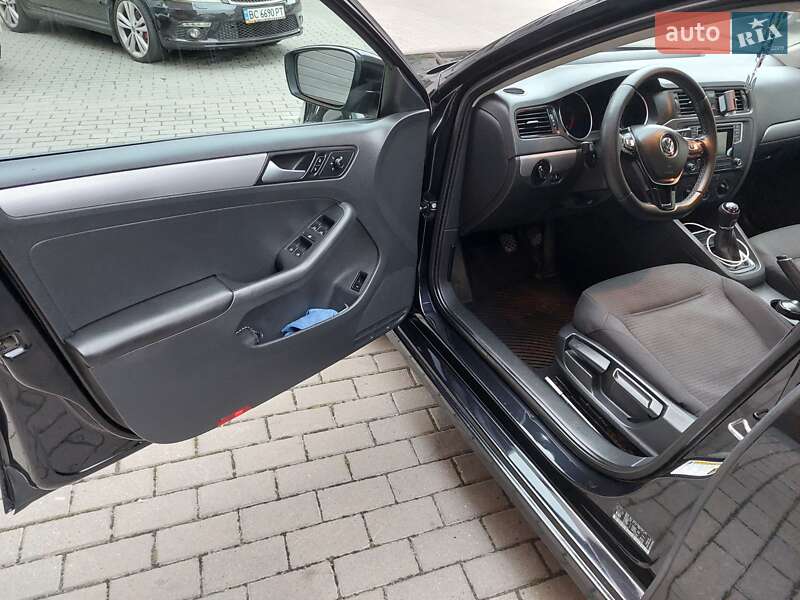 Седан Volkswagen Jetta 2016 в Львове