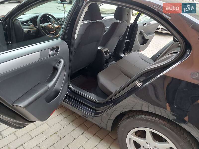 Седан Volkswagen Jetta 2016 в Львове