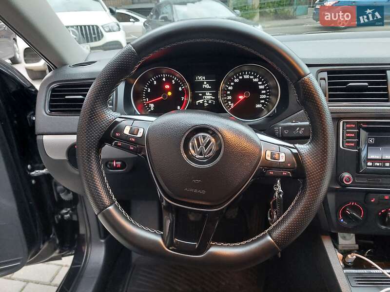 Седан Volkswagen Jetta 2016 в Львове