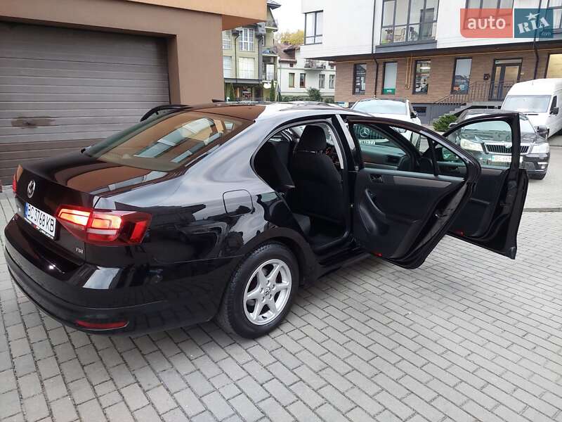 Седан Volkswagen Jetta 2016 в Львове